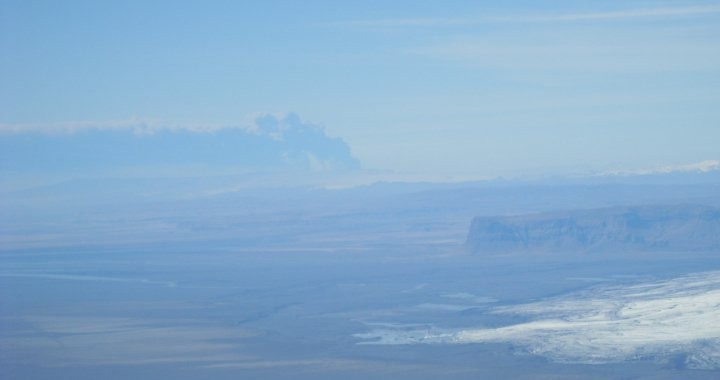 The Eyjafjallajokull eruption seen from Mt. Hrutfjallstindar. The mountain on the right is called Mt. Lómagnúpur.