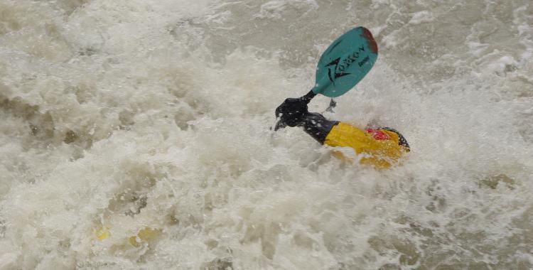 Kayaker doing some amazing stuff