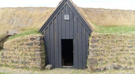 The entrance to the medieval hall at Keldur. 