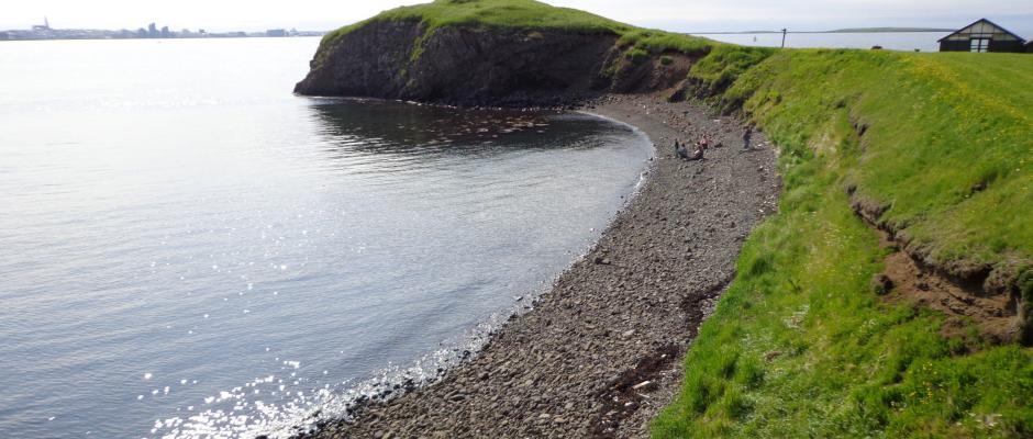 I don´t often go the beaches and coves of Viðey island. But when I do, I always skip stones. 
