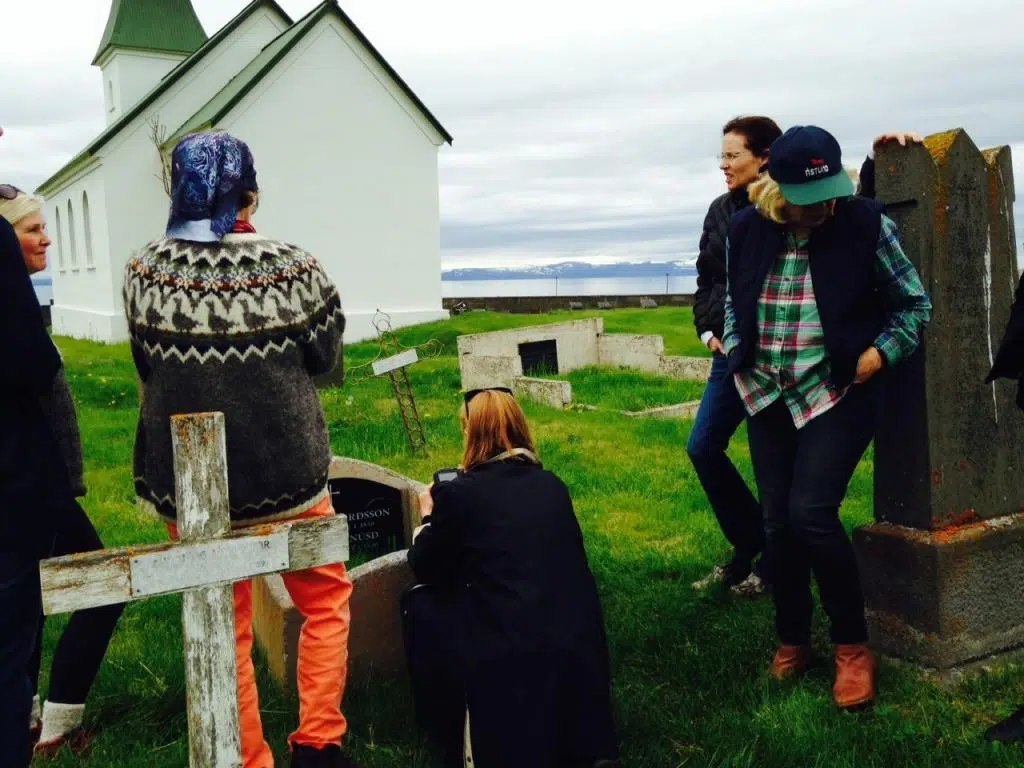 At the gravesite (photo credit: Tor Bilski)