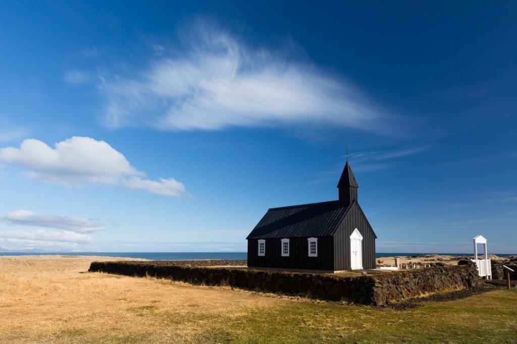 The church at Búðir. 