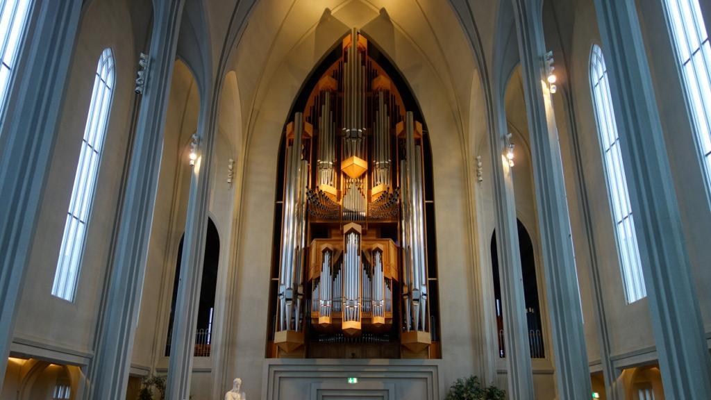 The altar of the Hallgrimskirkja cathedral.