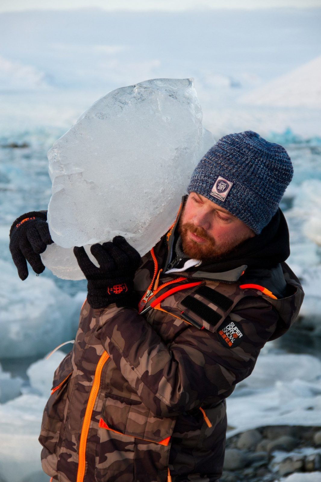 Shaun soon realized that he couldn´t take all of Vatnajokull glacier with him to the UK. 