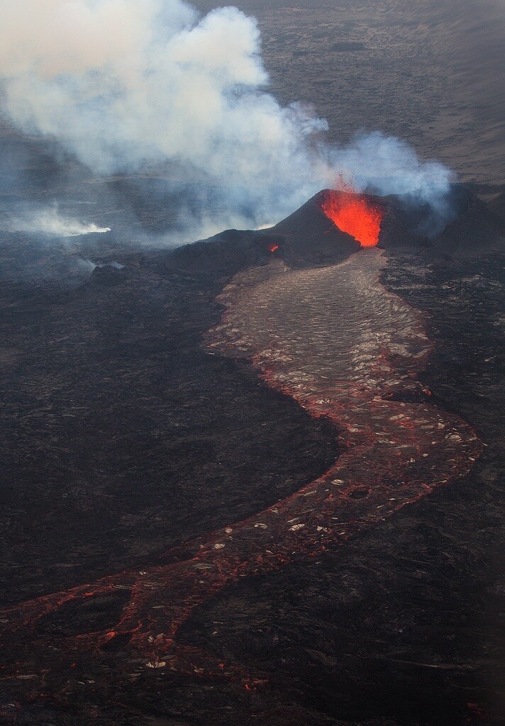 Lava burning bright at the Holuhraun eruption. Photo by Martin Schulz.