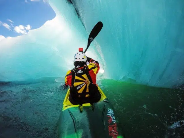 Kayaking in Iceland´s glacial lagoon. 