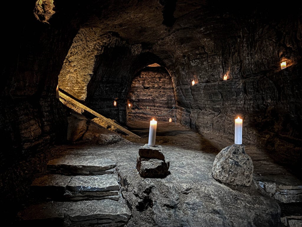 The mystery of the caves of Hella is one of the mysteries of Icelandic origins and history.