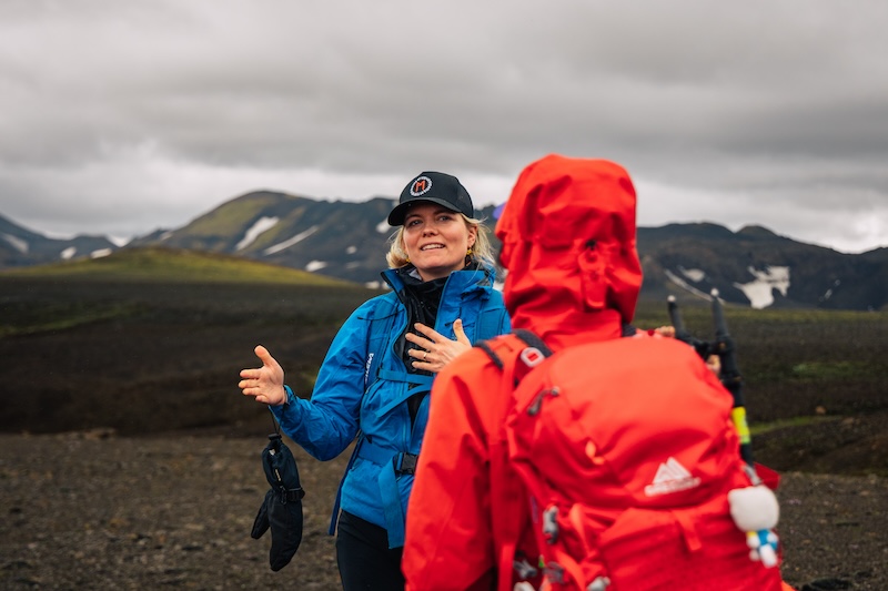 Hildur shares her knowledge about the wonders of the Icelandic highlands with a lucky traveler.