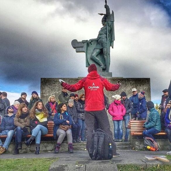 These travelers get the lowdown on Icelandic history, culture, and politics.
