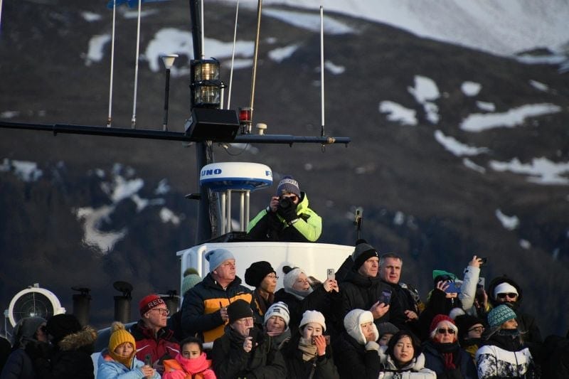 Rob does not only research the whales of Iceland. Here he is sharing his knowledge with guests on one of Elding's whale watching tours. Photo by Rebecca Roberts.